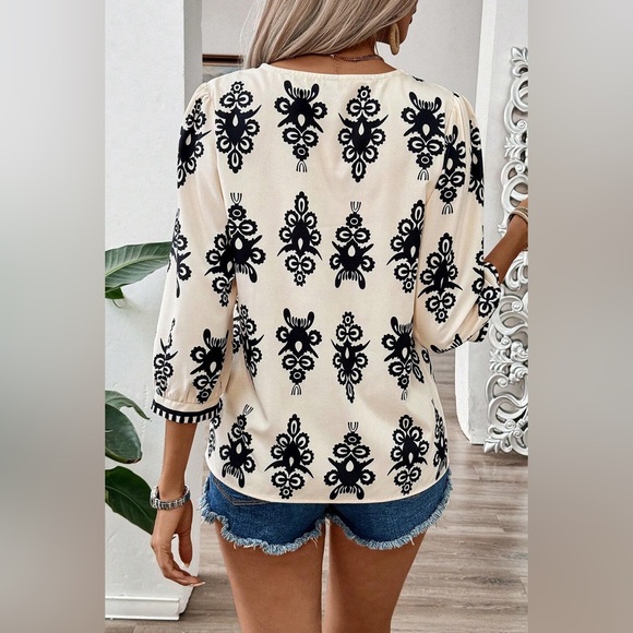 Beige Vintage Geometric Printed 3/4
Sleeve V Neck Blouse Brand New in Package - Picture 4 of 8